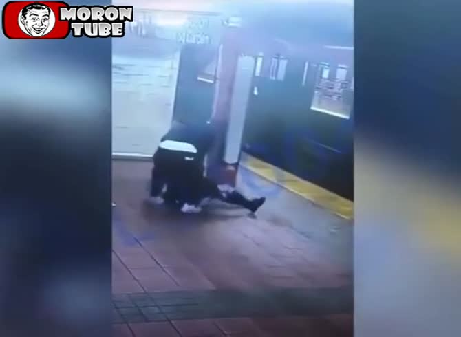 Video :Robs Thai Model, Hits Career Criminal